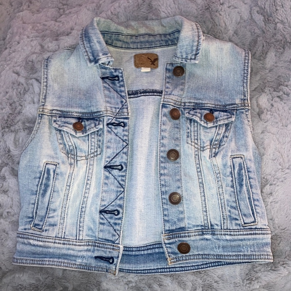 Jean jacket with no sleeves 🦋